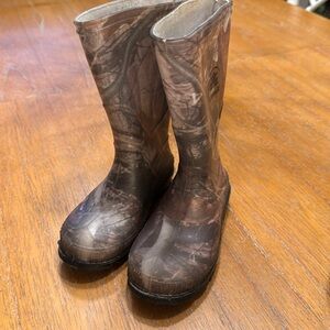 Kamik Size 10 Camo Muck Boots for Toddler Boy